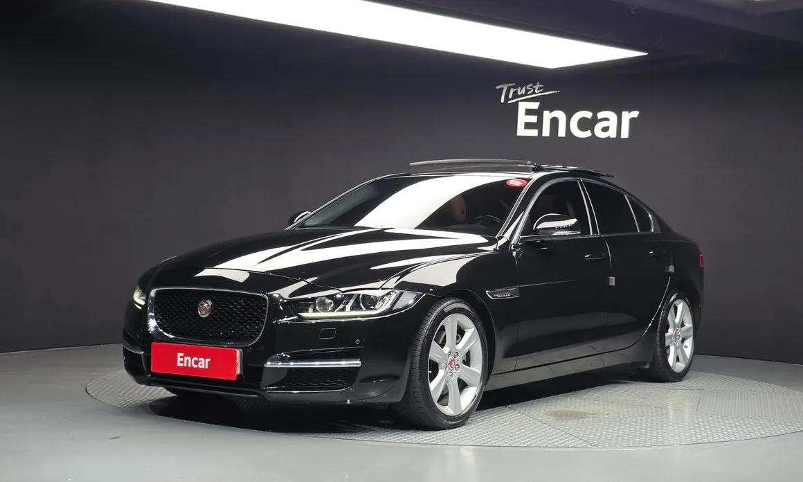 Jaguar XE