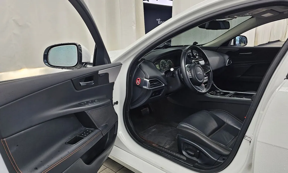 Jaguar XE