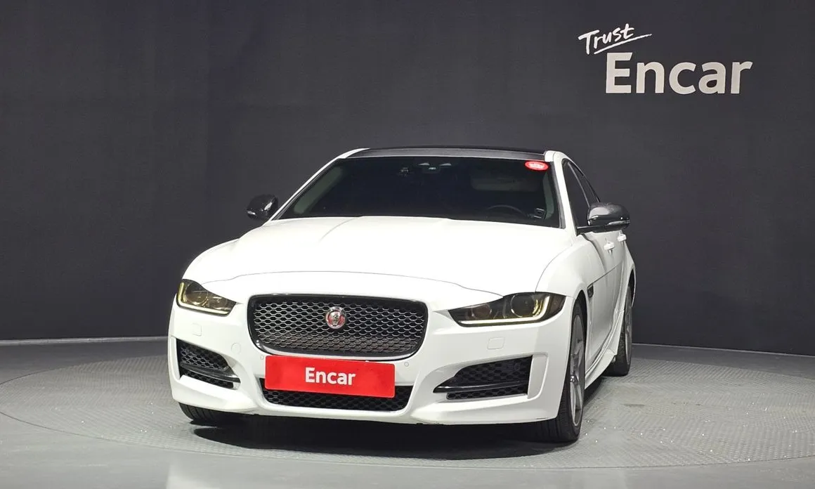 Jaguar XE
