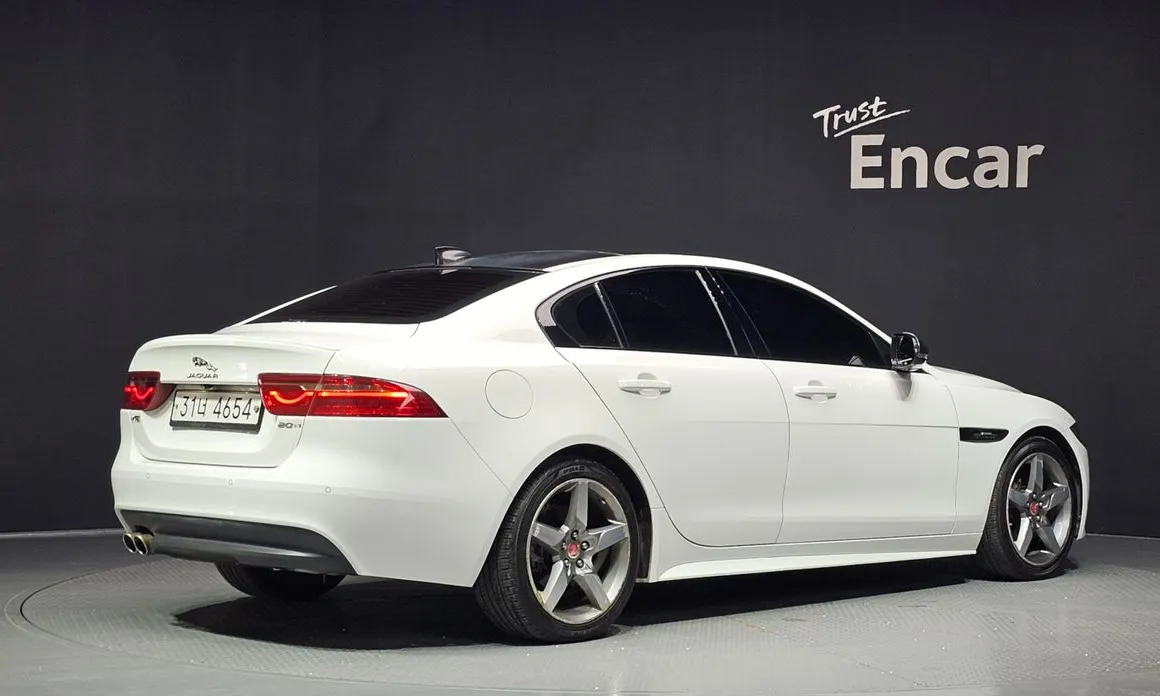 Jaguar XE