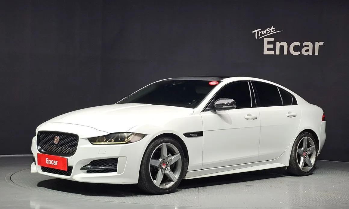 Jaguar XE