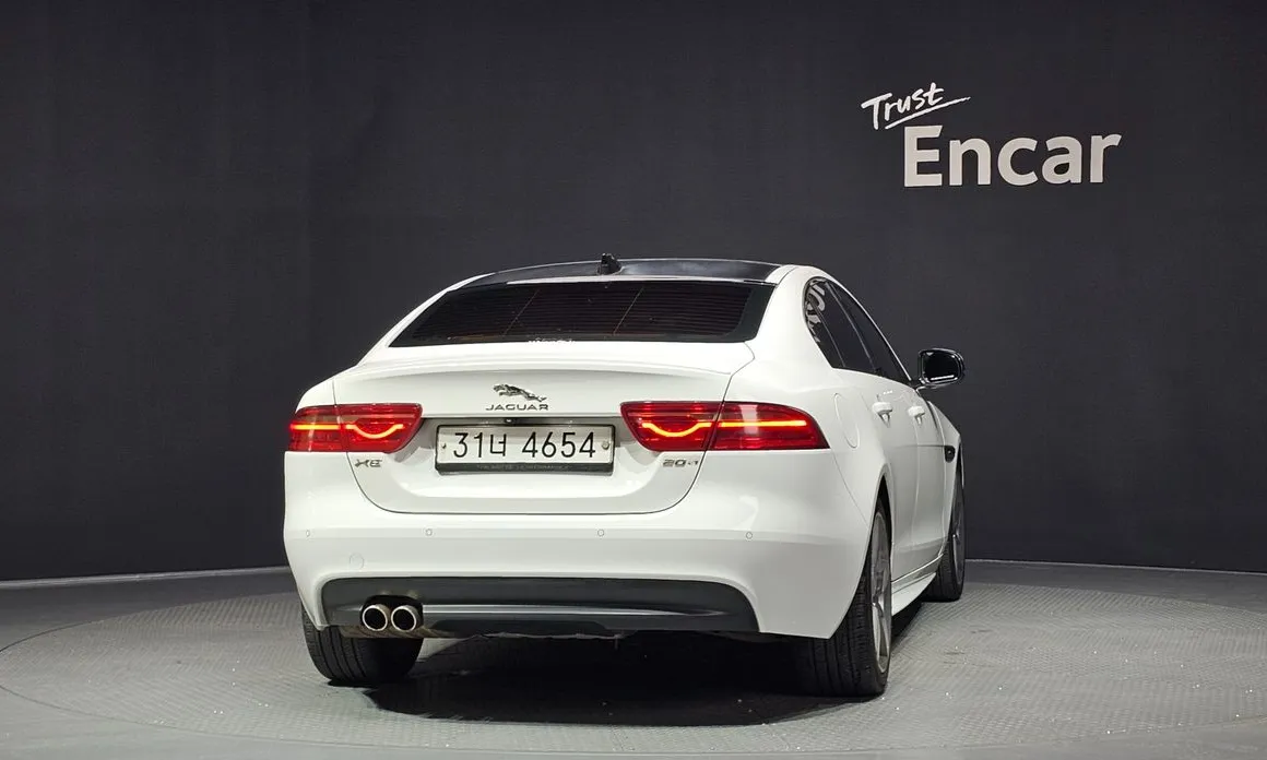 Jaguar XE
