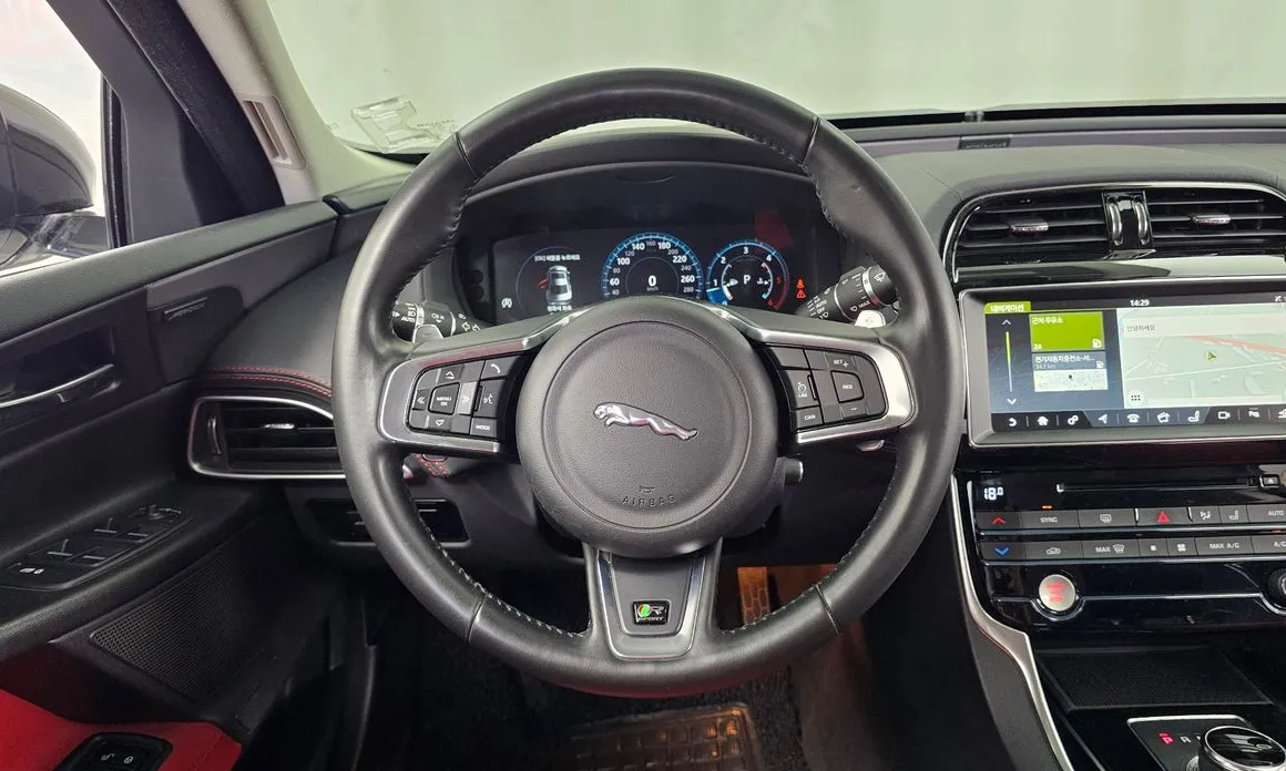 Jaguar XE