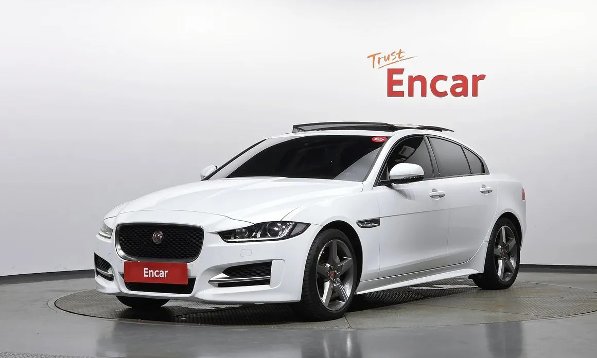 Jaguar XE