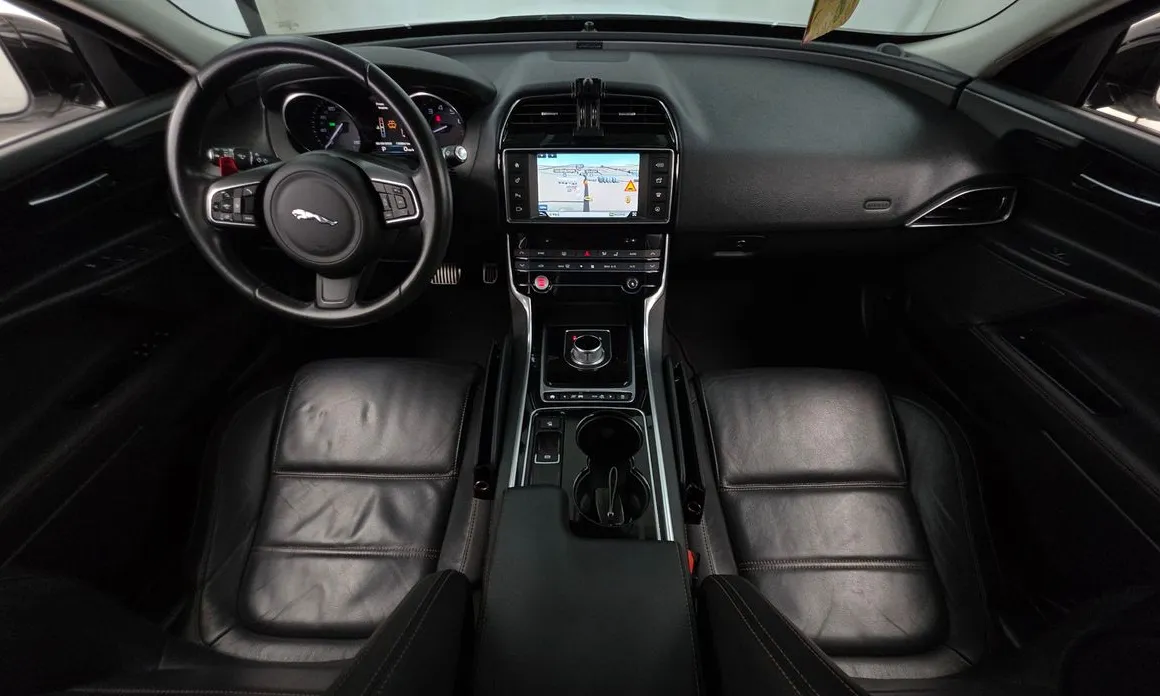 Jaguar XE