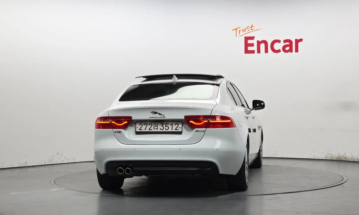 Jaguar XE
