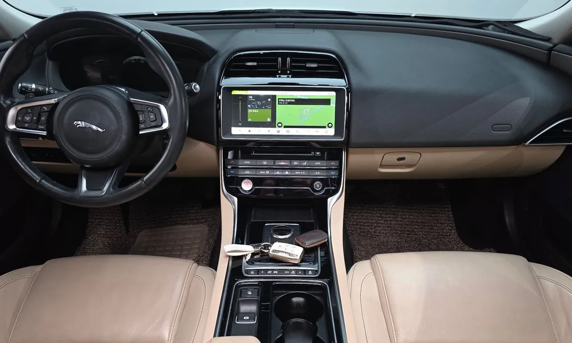 Jaguar XE