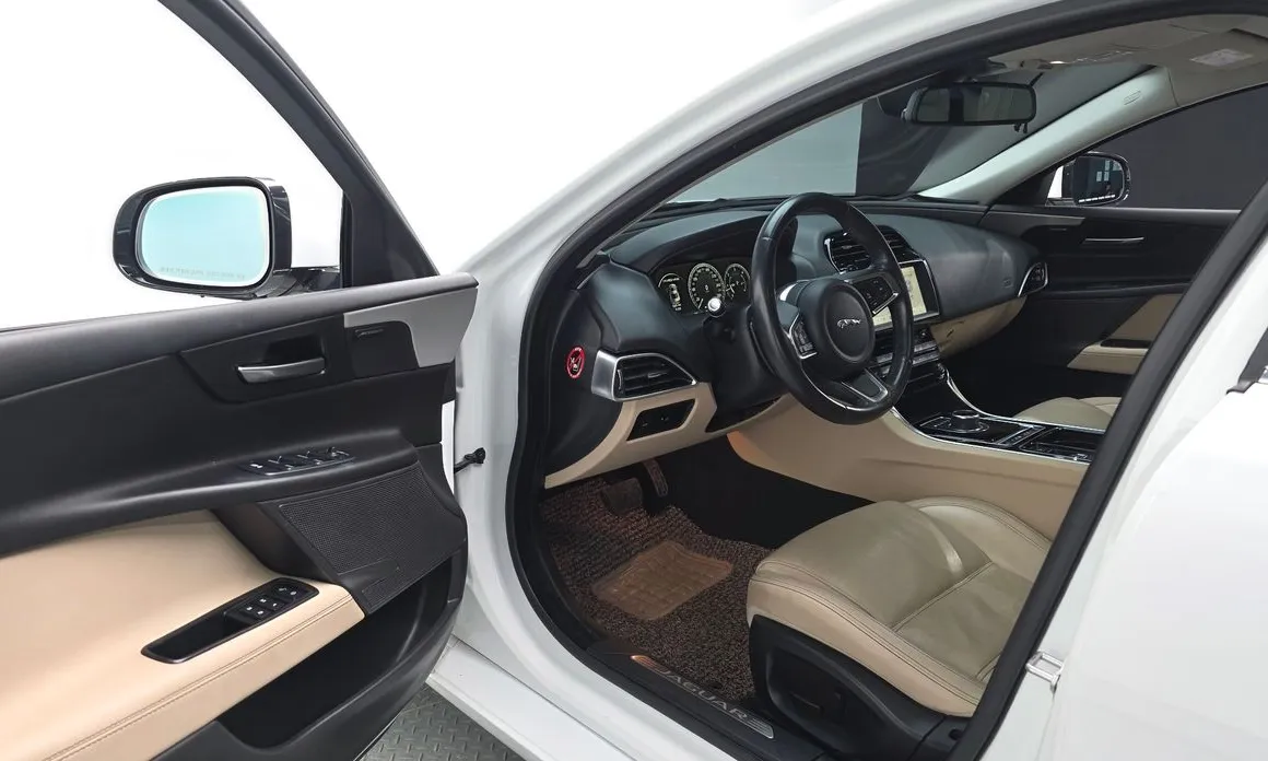 Jaguar XE