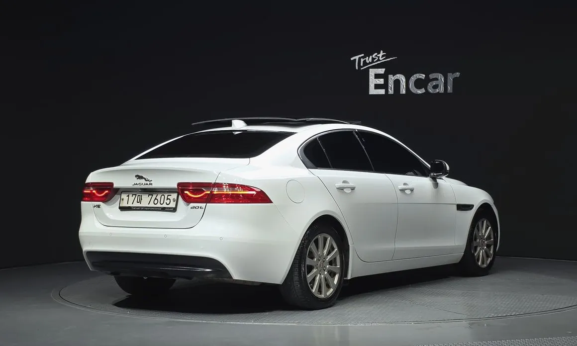 Jaguar XE