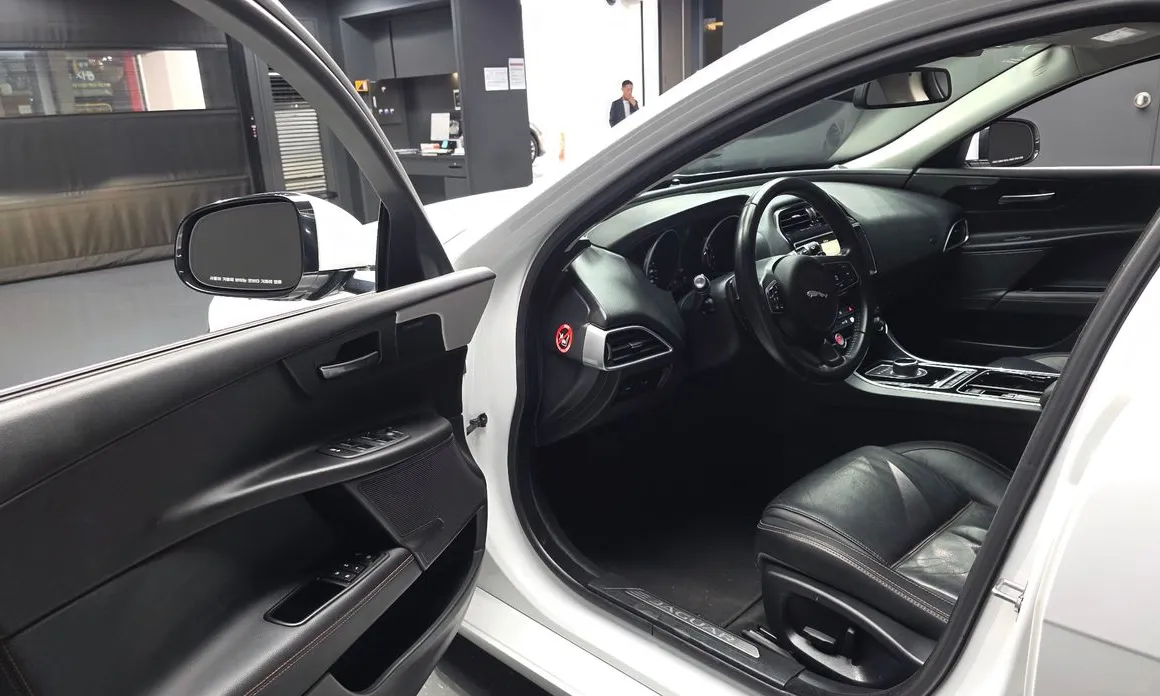 Jaguar XE
