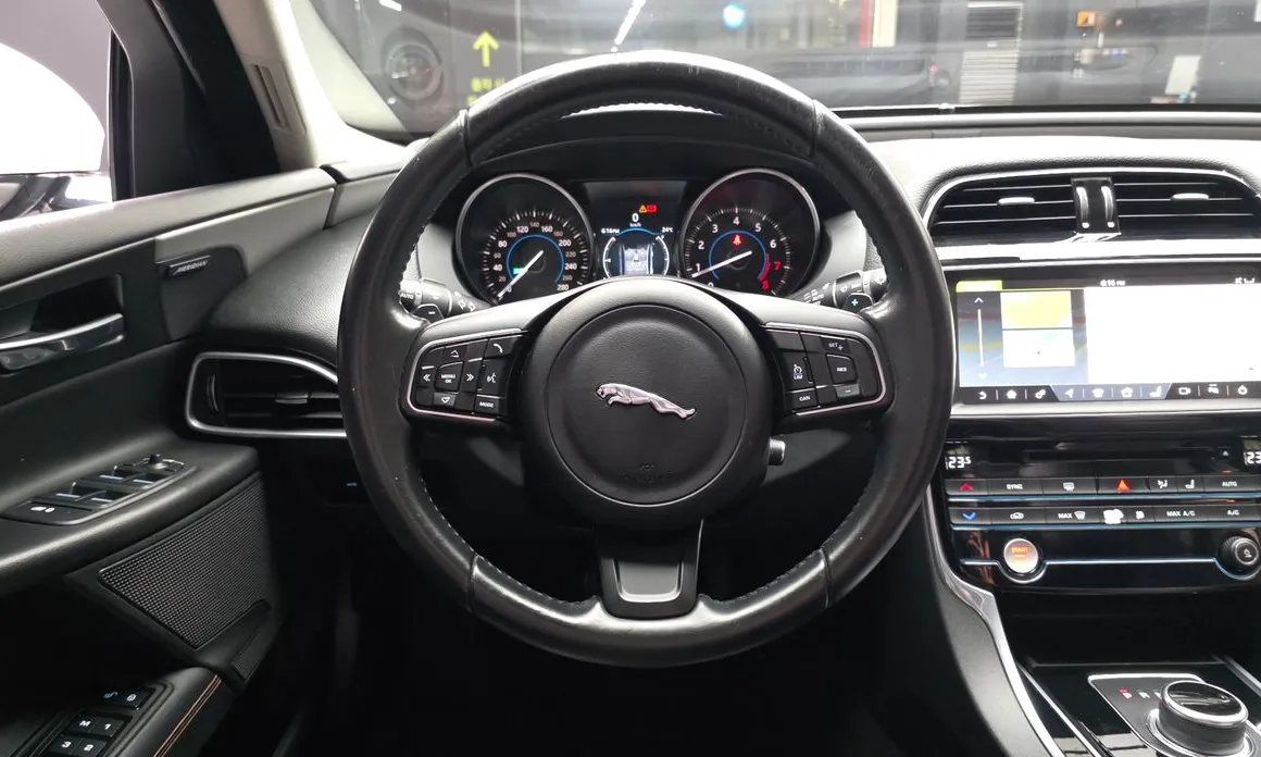 Jaguar XE