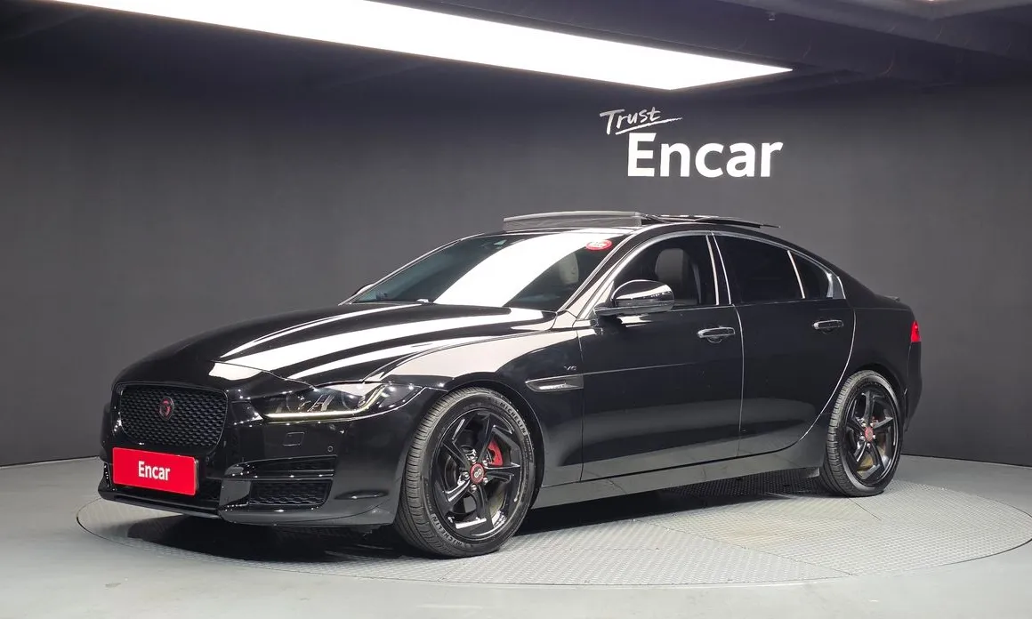 Jaguar XE