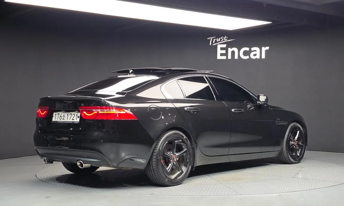 Jaguar XE