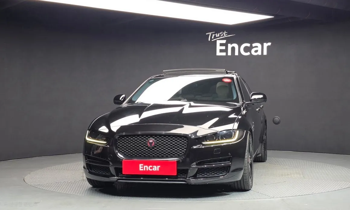 Jaguar XE