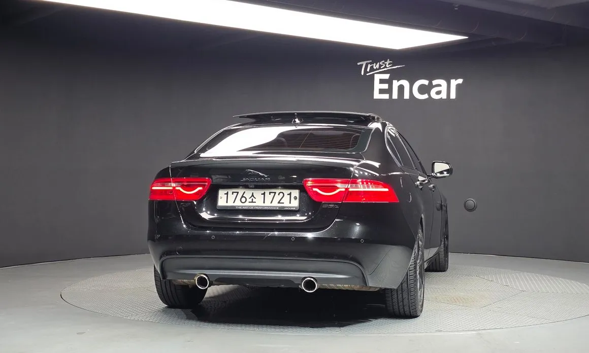 Jaguar XE