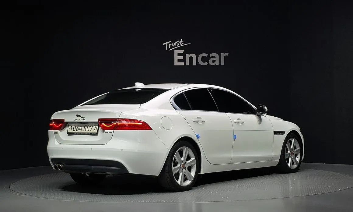Jaguar XE