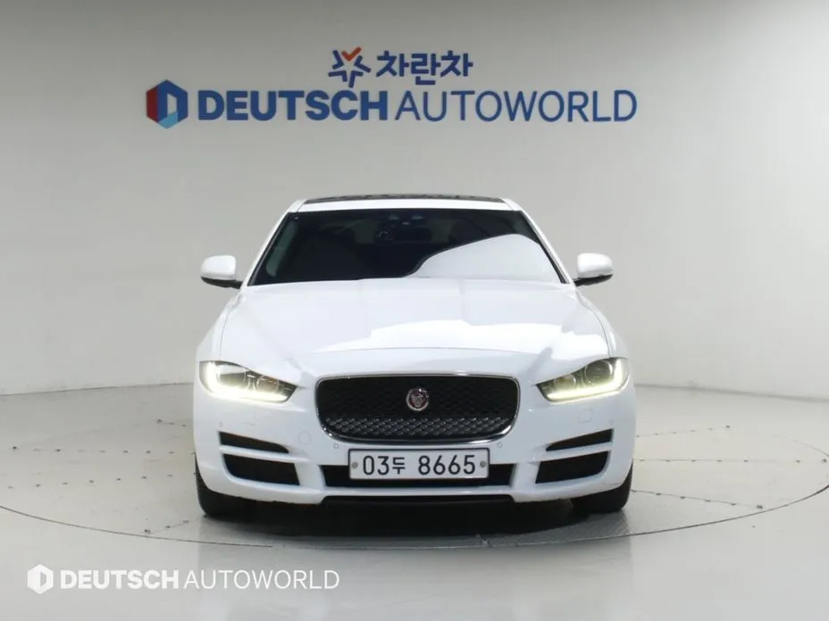 Jaguar XE