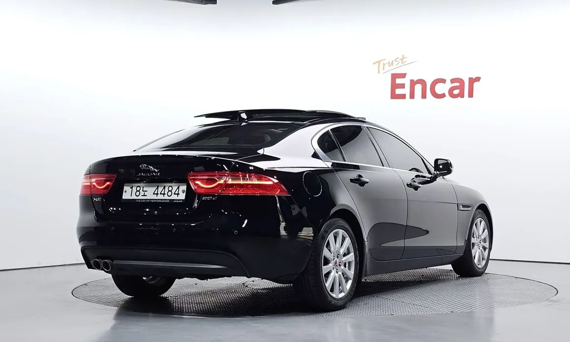 Jaguar XE