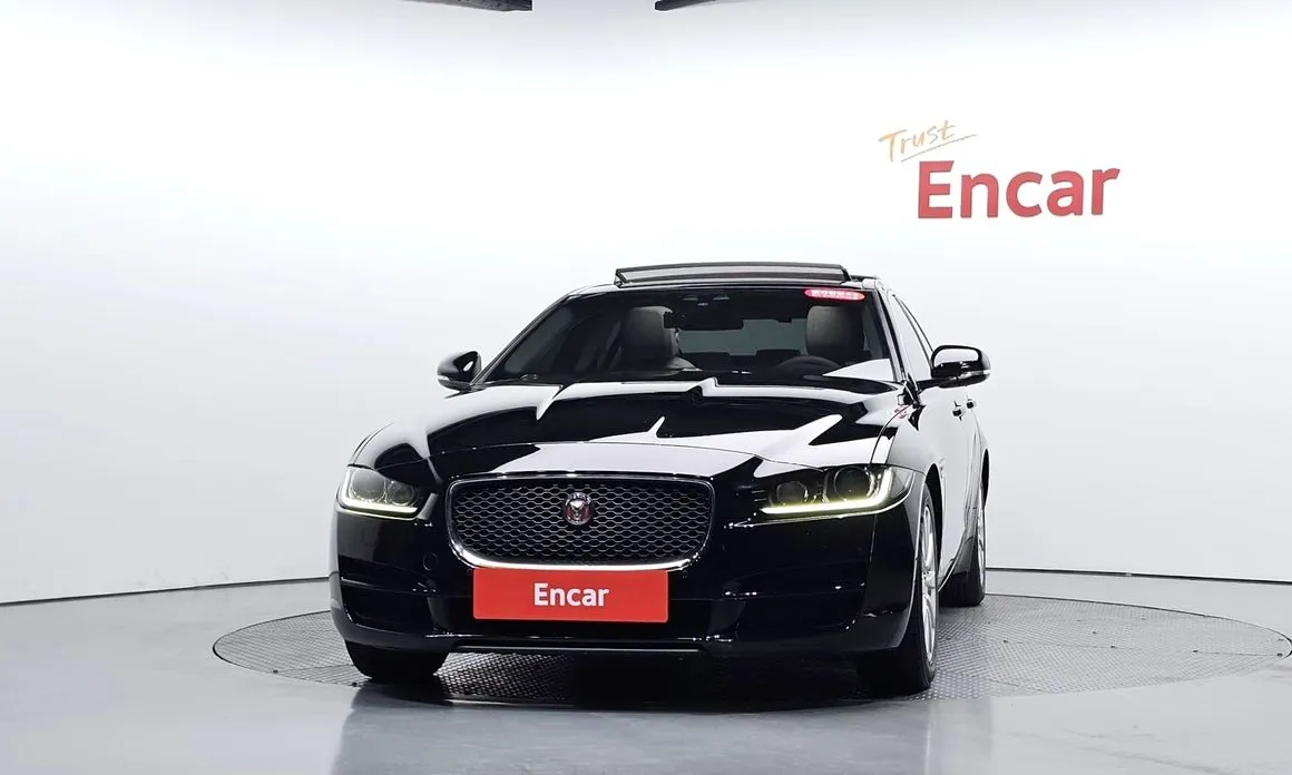Jaguar XE