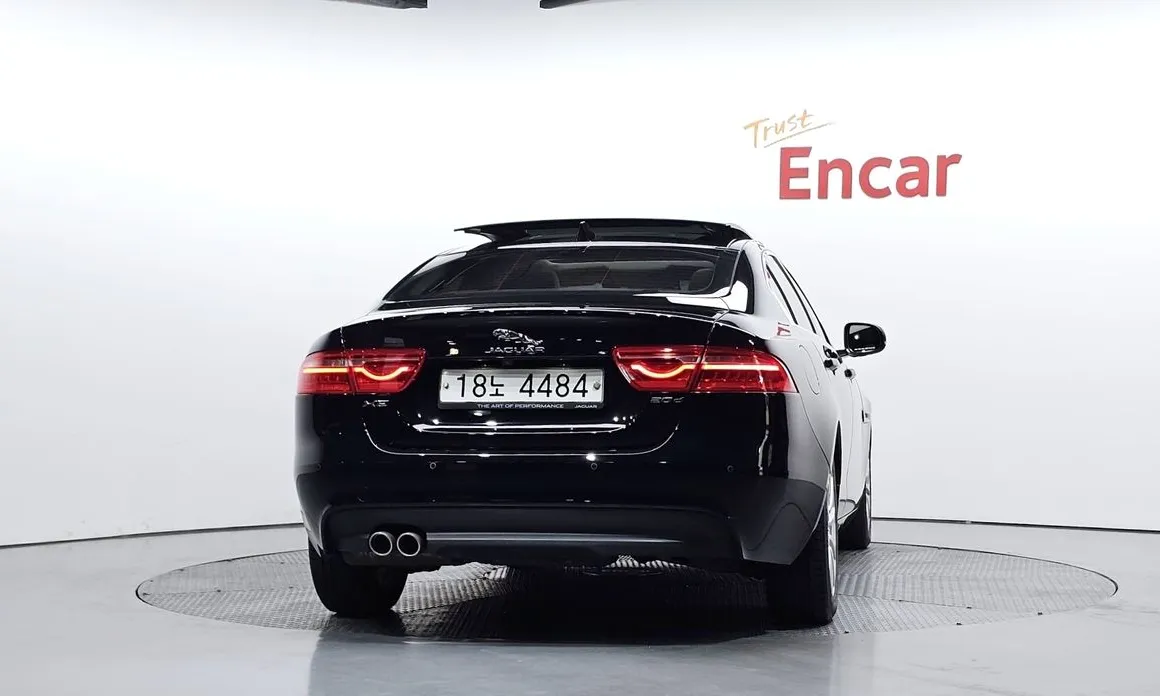 Jaguar XE