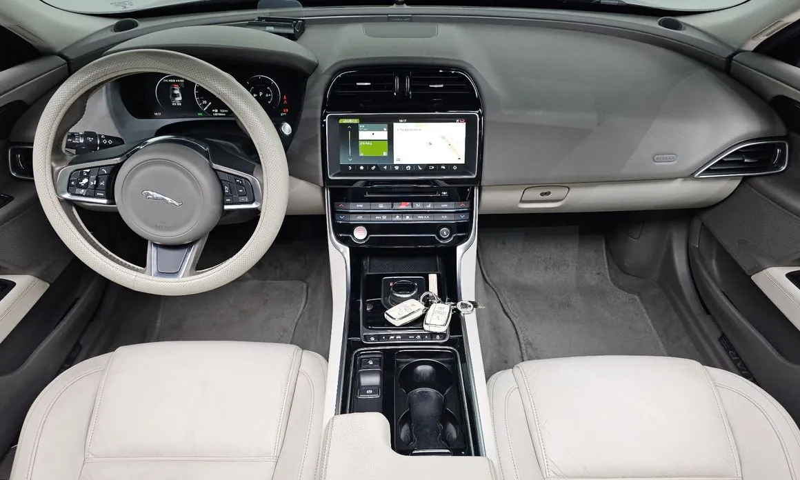 Jaguar XE