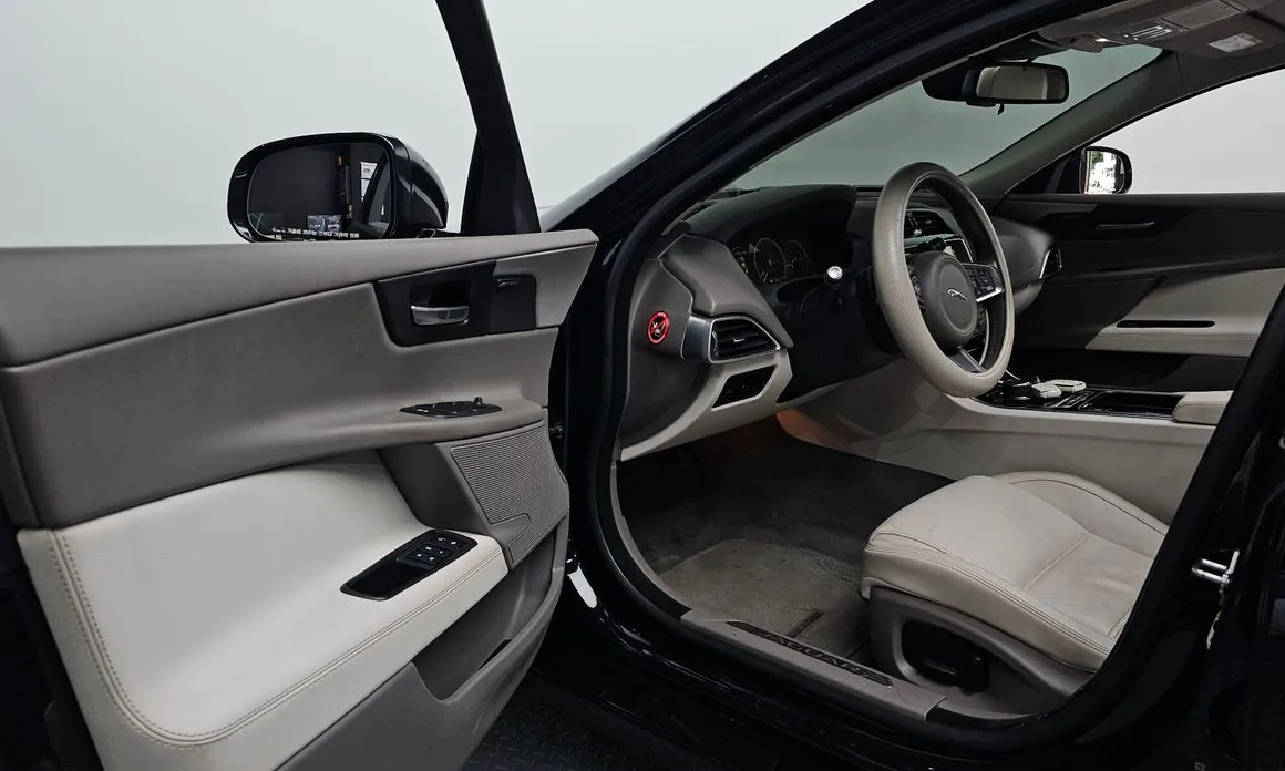 Jaguar XE
