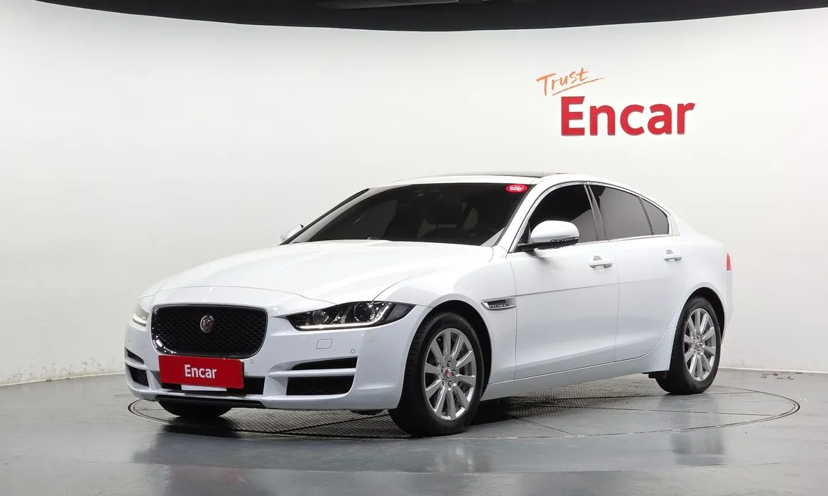 Jaguar XE