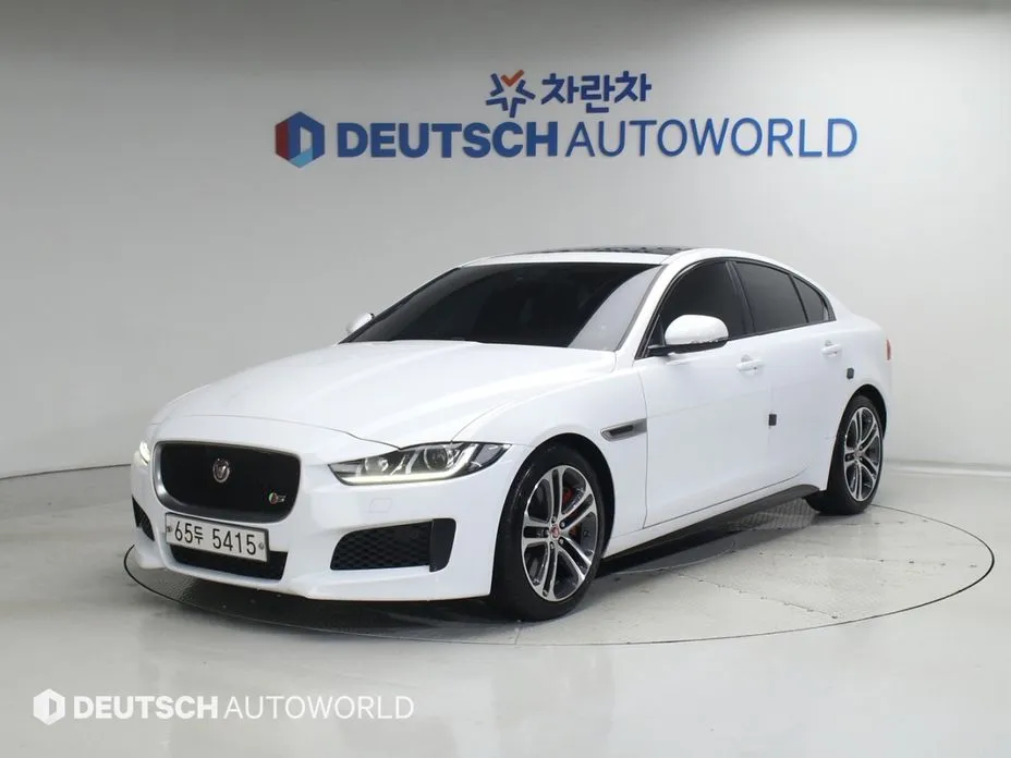 Jaguar XE