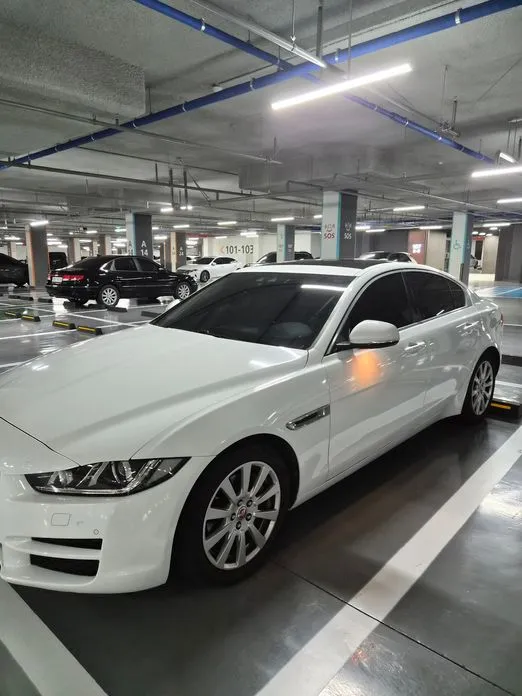 Jaguar XE