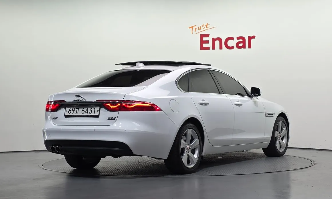 Jaguar XF