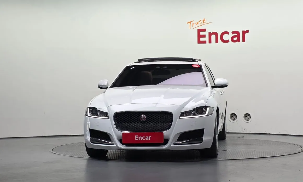 Jaguar XF