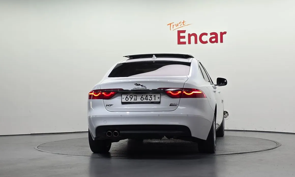 Jaguar XF