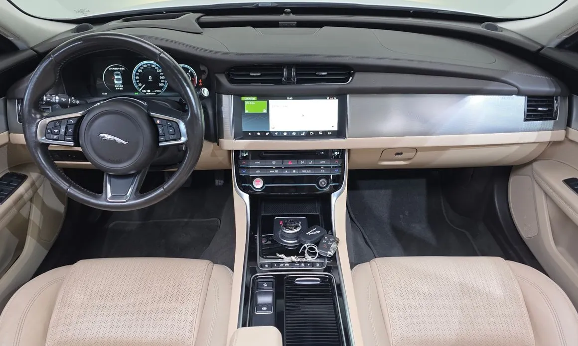 Jaguar XF