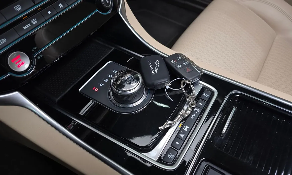 Jaguar XF