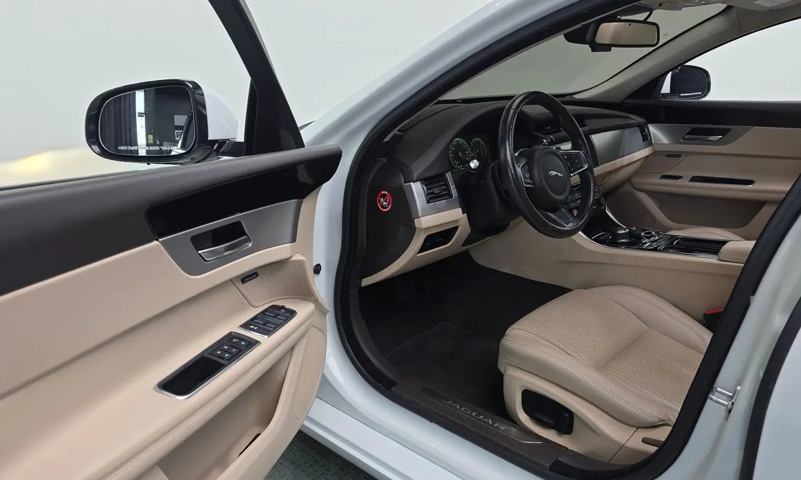 Jaguar XF