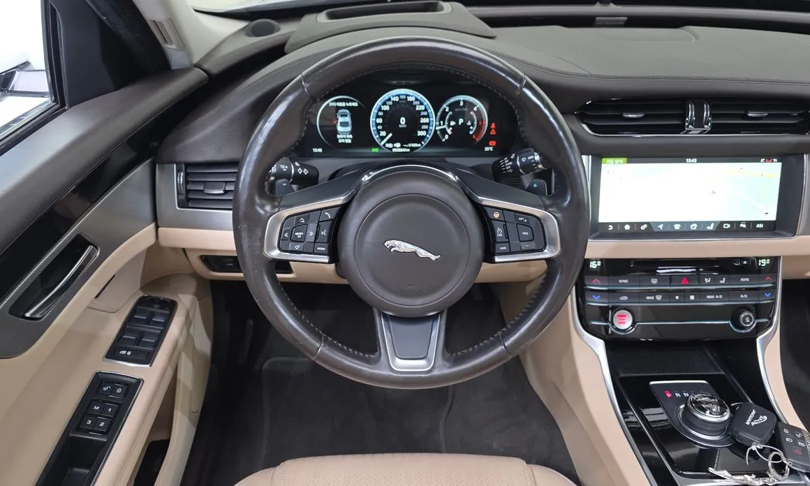 Jaguar XF