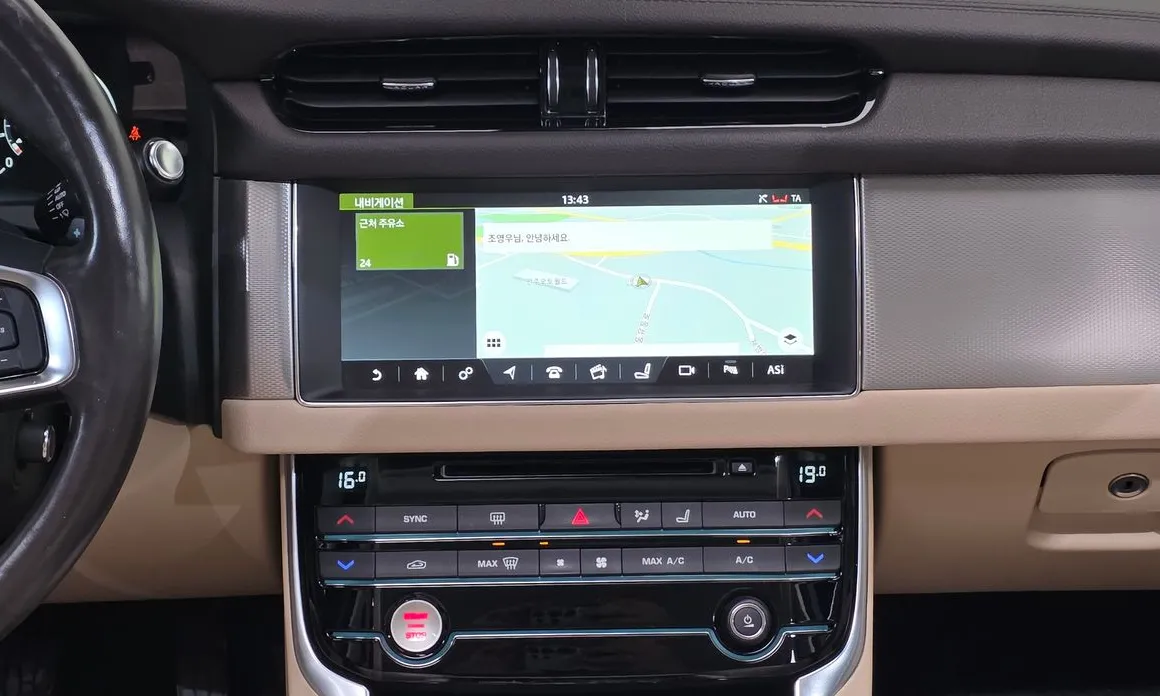 Jaguar XF