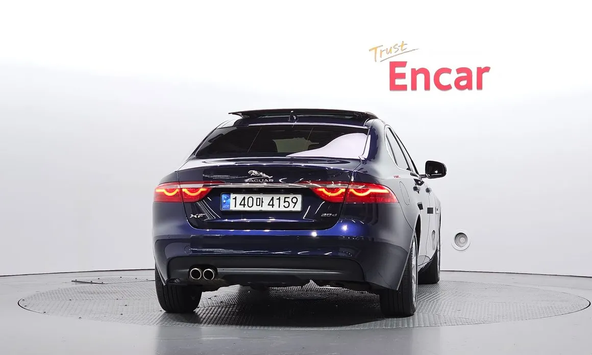 Jaguar XF