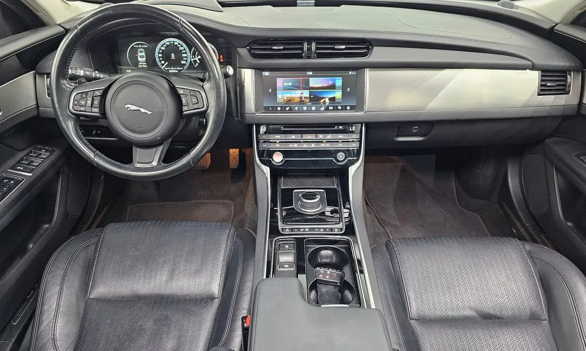 Jaguar XF
