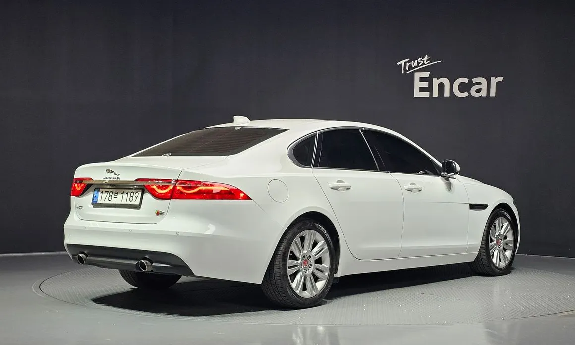 Jaguar XF