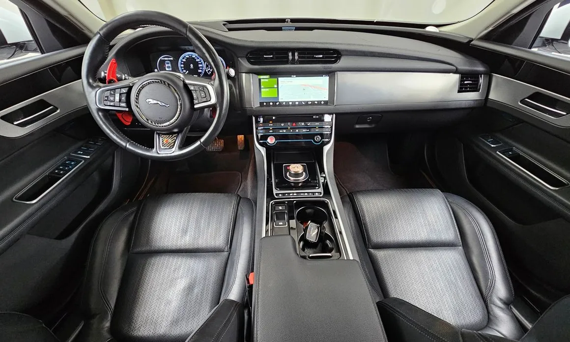 Jaguar XF