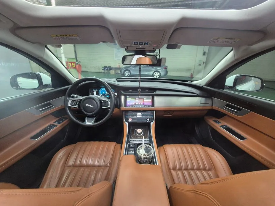 Jaguar XF