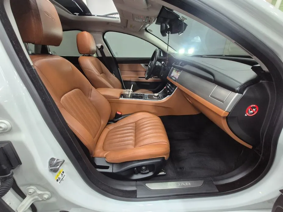 Jaguar XF