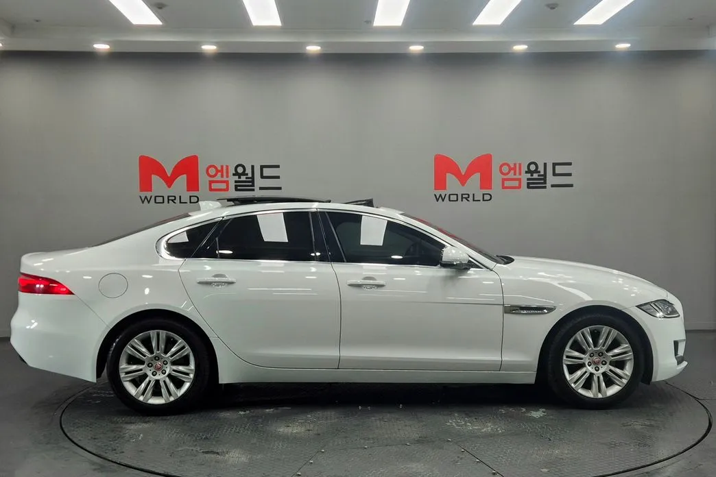 Jaguar XF