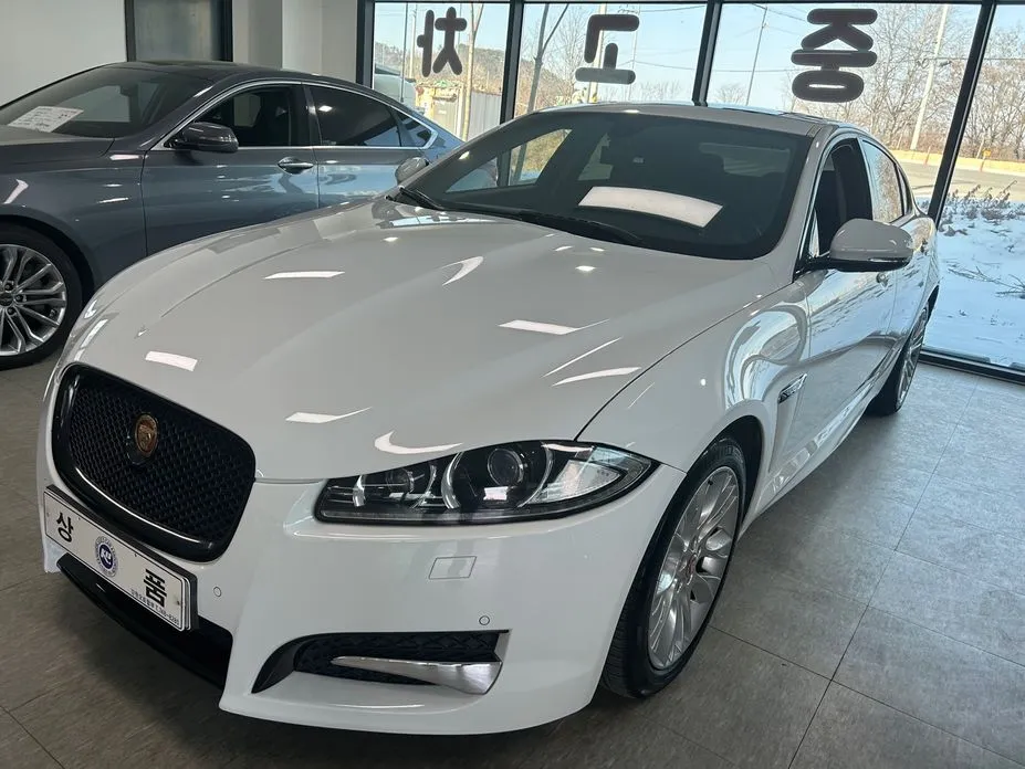 Jaguar XF