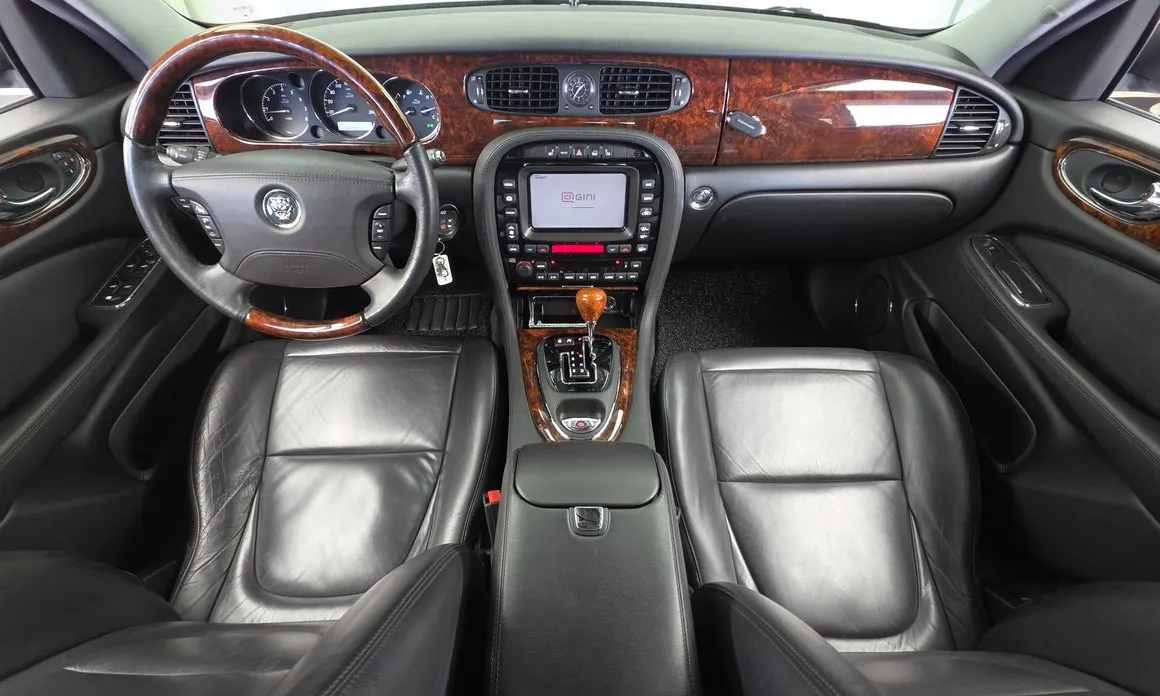 Jaguar XJ-8