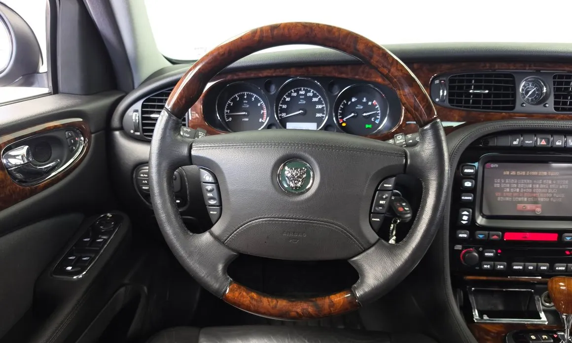 Jaguar XJ-8
