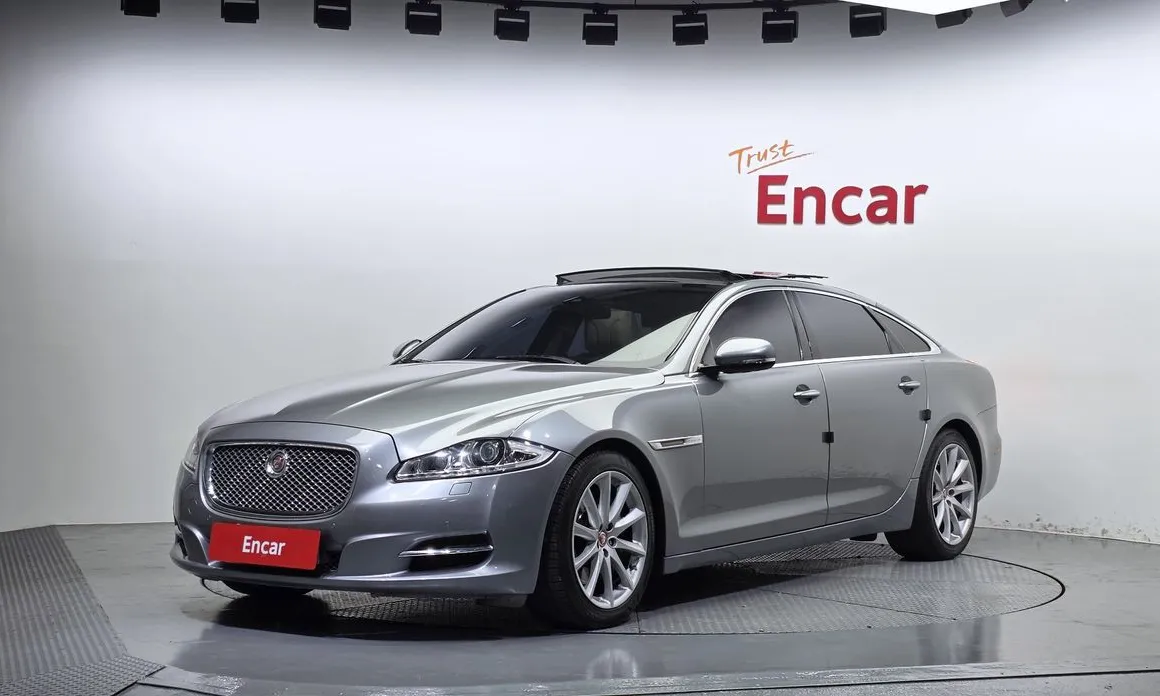 Jaguar XJ