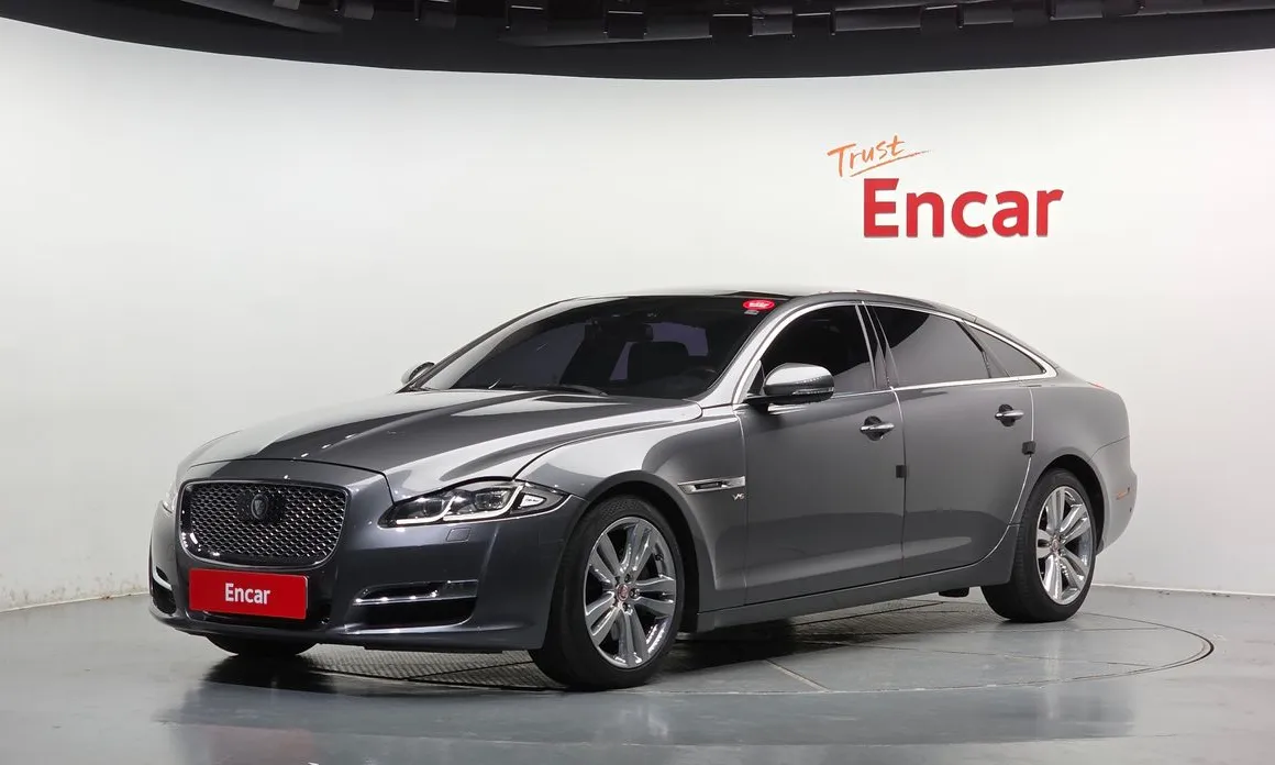 Jaguar XJ