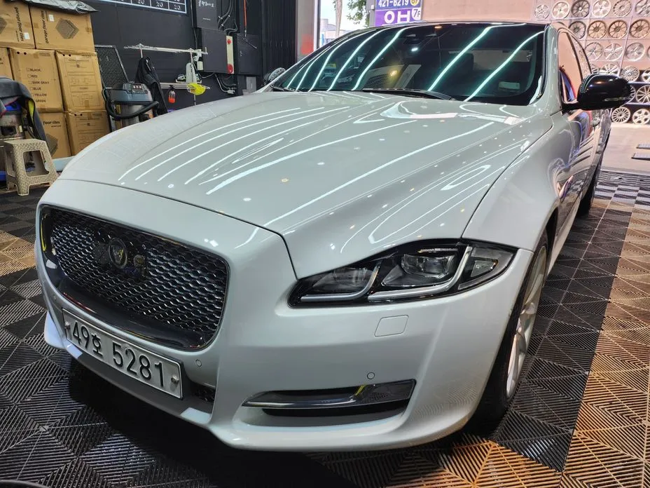 Jaguar XJ